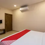 Oyo 77137 Hotle Castle Inn